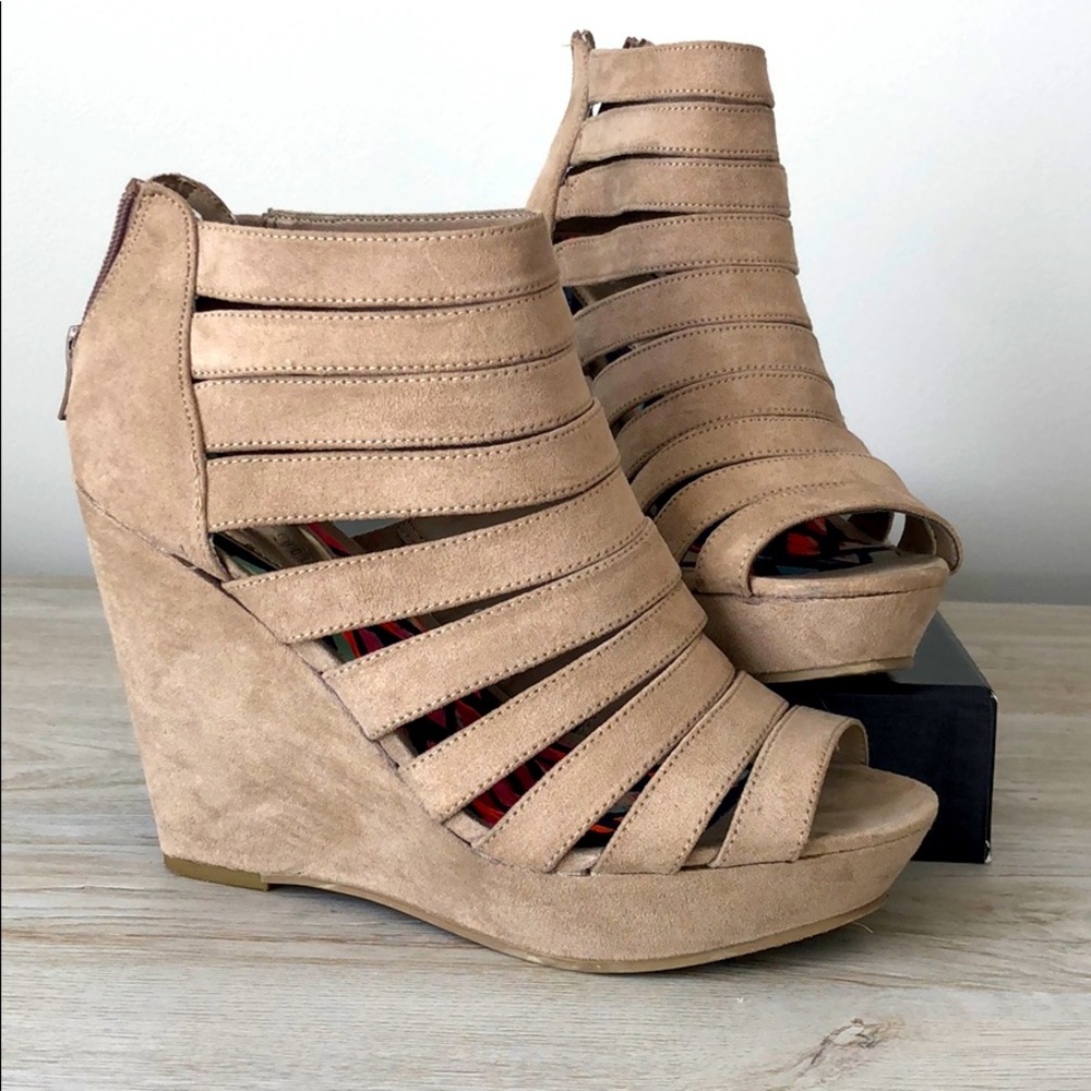 Madden girl suede wedge size 9M
